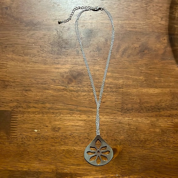 NWOT Fashion Necklace Adjusts From 16in. to 19in. In Length - Picture 1 of 6